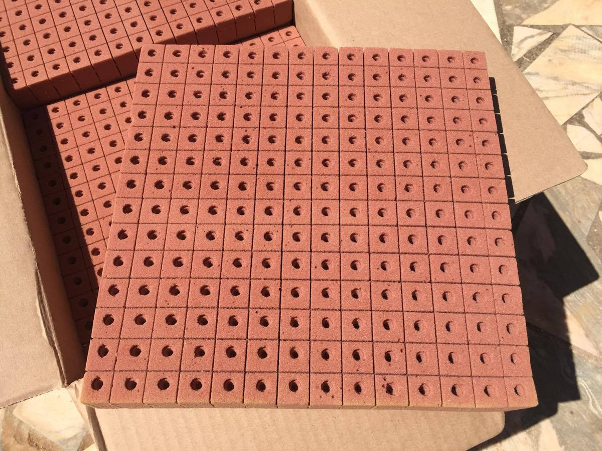 Phenolic foam plate 2 × 2 × 2.4 cm (225 plugs)
