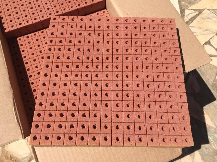 Phenolic foam plate 2 × 2 × 2.4 cm (225 plugs)