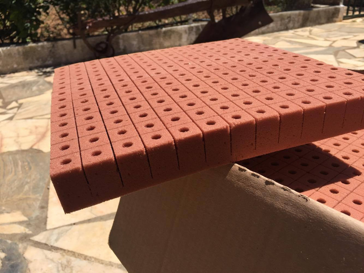 Phenolic foam plate 2 × 2 × 2.4 cm (225 plugs)